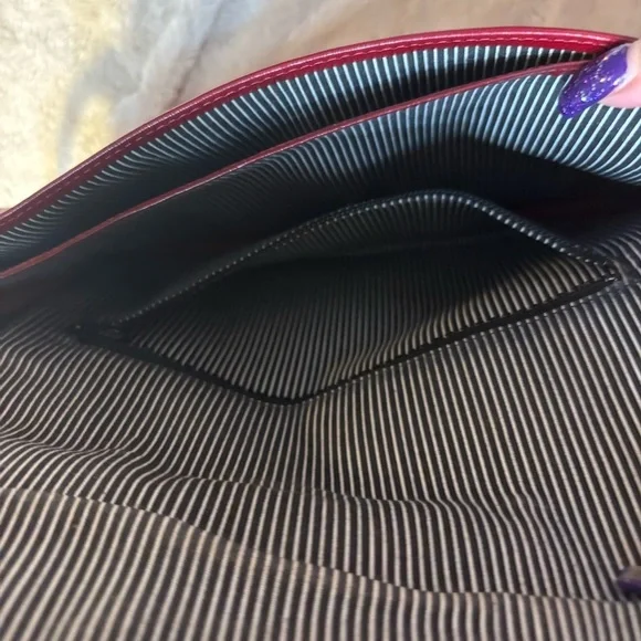 Vintage Crossbody Bag Red Snakeskin Print Gold-tone Hardware Vegan Patent Shiny - Picture 7 of 15